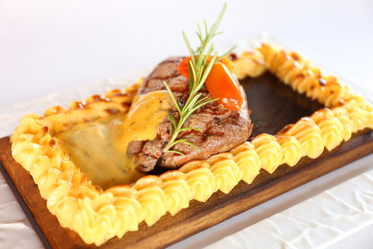 Two Chefs Bar & Grill - Planksteak Beef